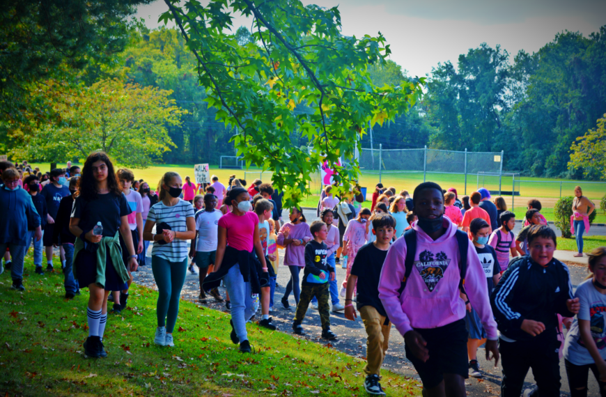 Students raise awareness for breast cancer