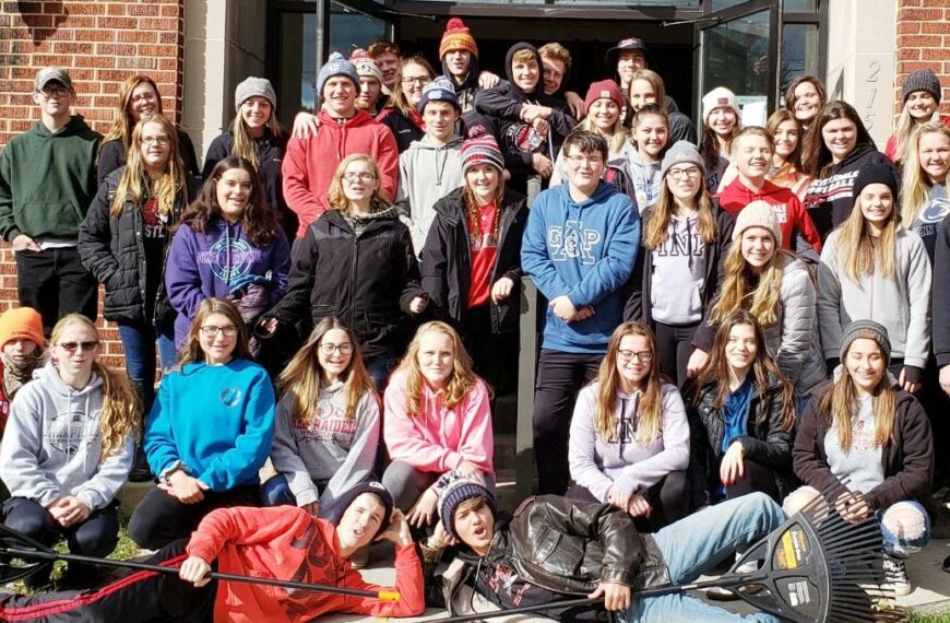 Students participate in community clean-up