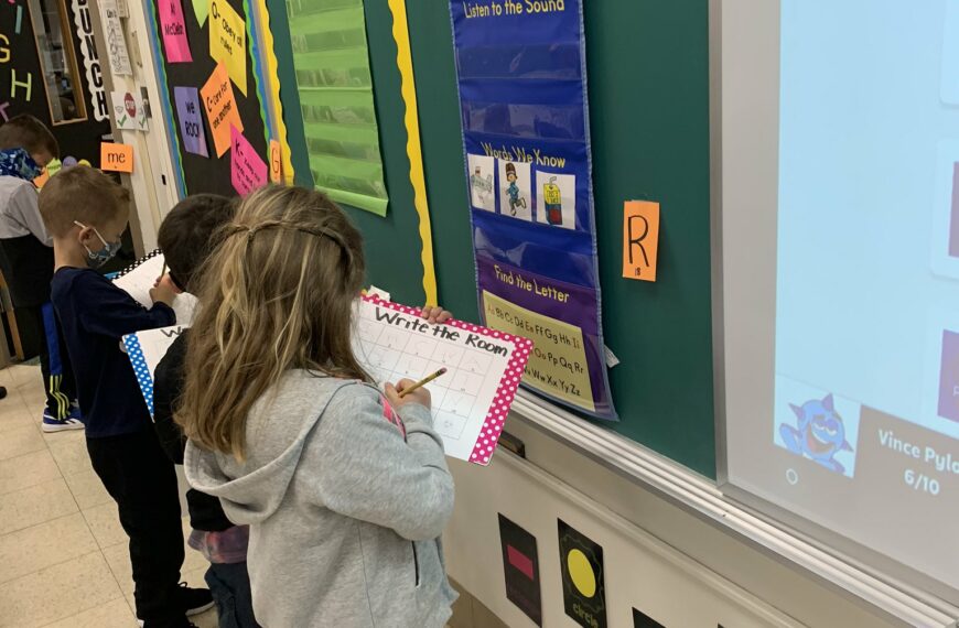 McClellan Elementary School Kindergartners Write the Room