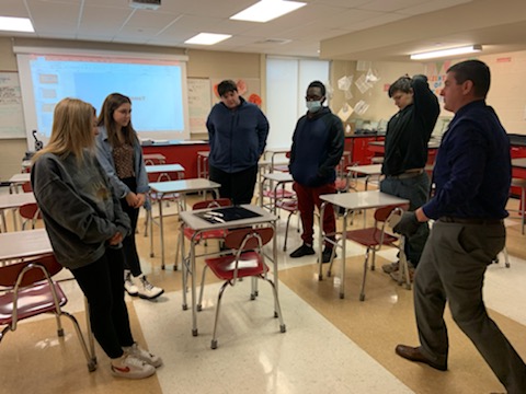 Detectives teach students about analyzing crime scene evidence