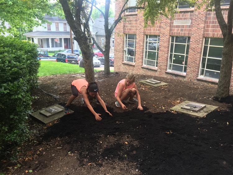 Fourth-graders clean up memorial at Bellefonte Elementary School
