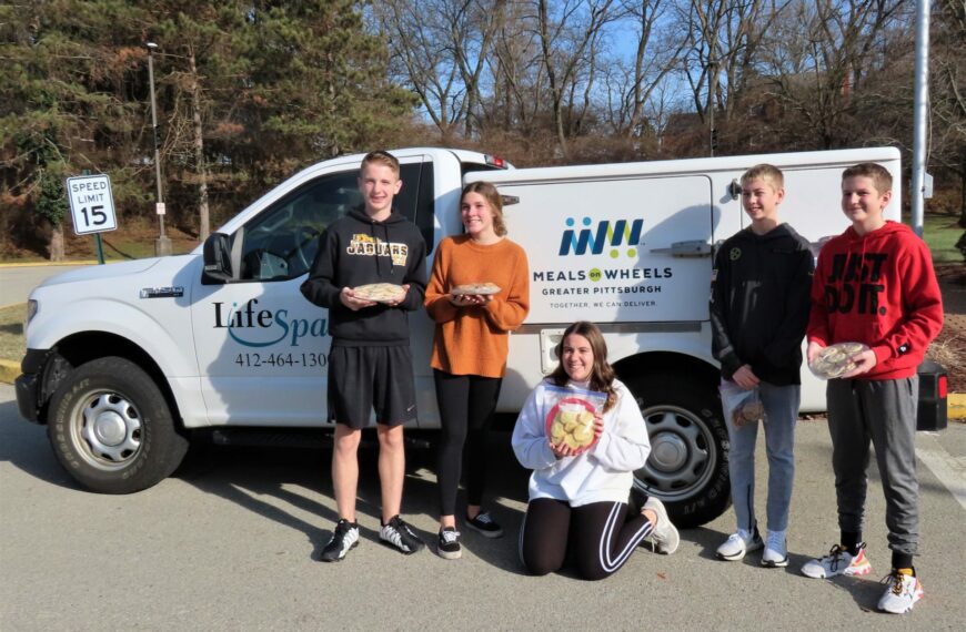 Pleasant Hill Middle School staff and students bake holiday cookies for Meals on Wheels
