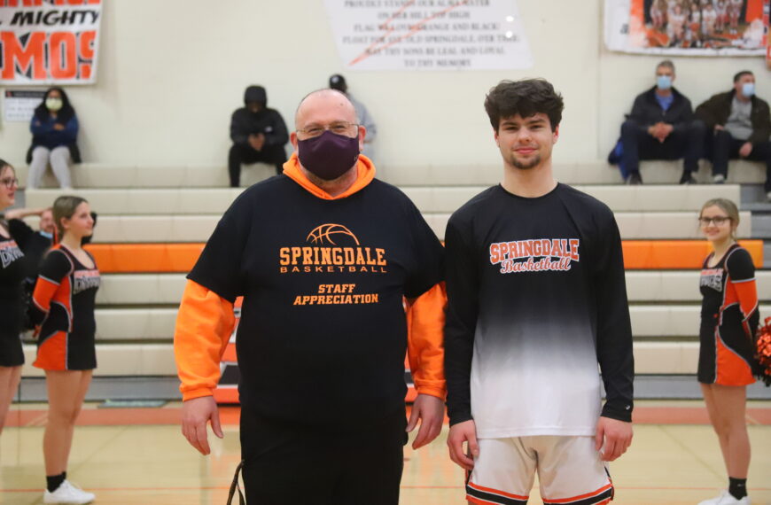Basketball team shows staff appreciation