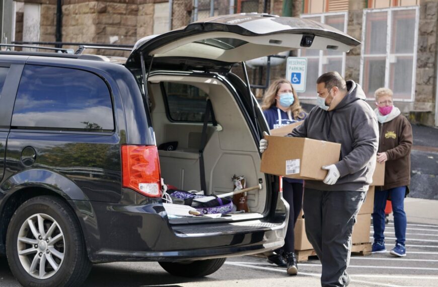 Pittsburgh Public Schools and Paragon Foods team up to feed families