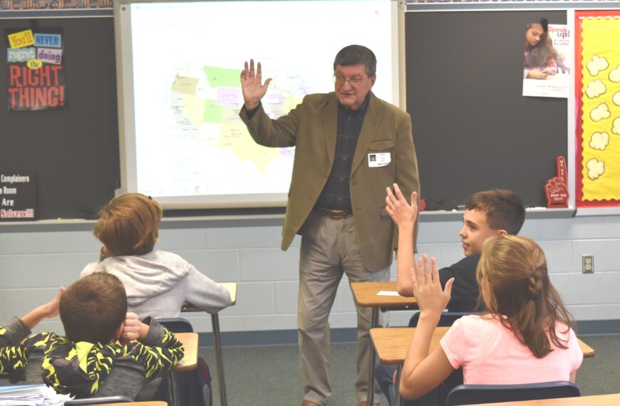 Former teacher/immigrant visits Social Studies Class