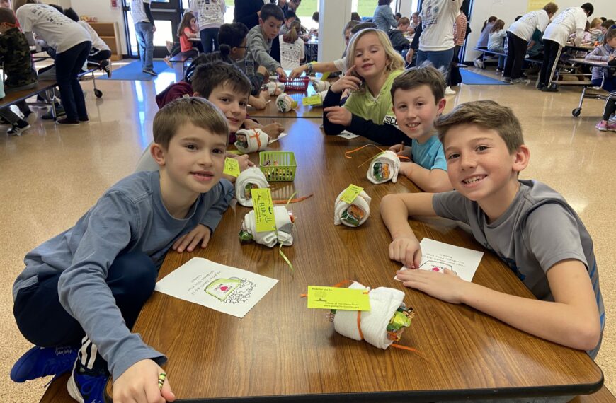 Simmons Elementary’s MLK Day of Service provides socks, Gifts of Hope to homeless