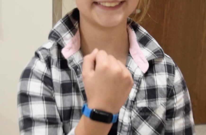 Power-up bands help students help others