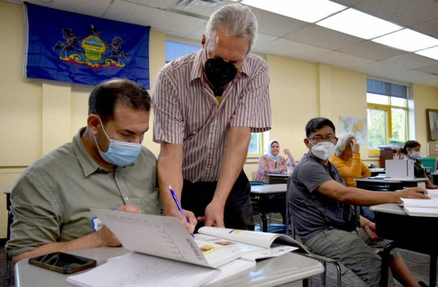 District provides free adult English classes