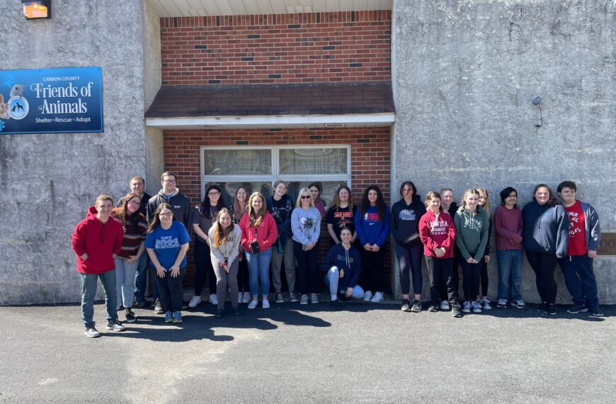 Student volunteering benefits animals, community