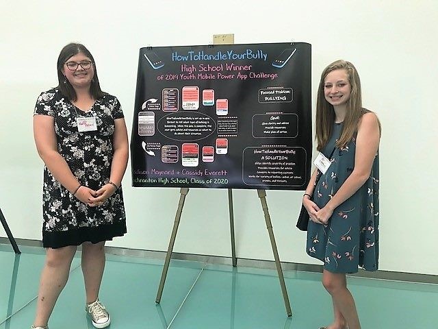 Students win MIT app challenge