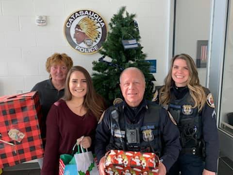 Community-school partnership brightens the holidays for students